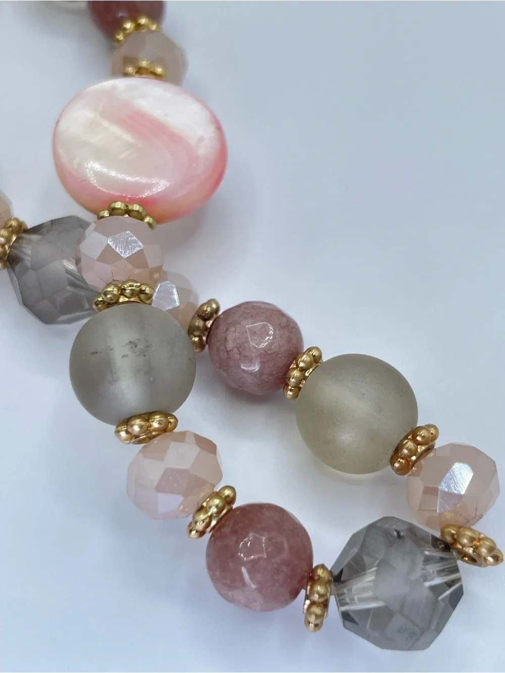 Gold Tone Quartz Mother of Pearl Crystal Glass Beaded Stretch Bracelet Pink